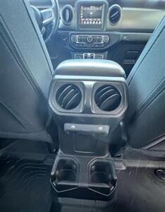 2020 Jeep Gladiator Sport S - Photo 13 - Macomb, IL 61455