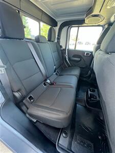 2020 Jeep Gladiator Sport S - Photo 12 - Macomb, IL 61455