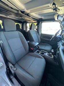 2020 Jeep Gladiator Sport S - Photo 11 - Macomb, IL 61455