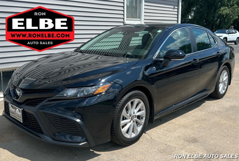 2024 Toyota Camry SE   - Photo 1 - Macomb, IL 61455