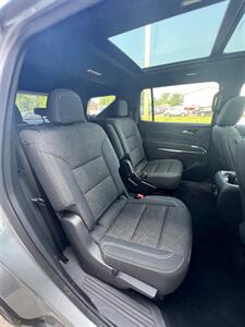 2025 Chevrolet Traverse LT - Photo 12 - Macomb, IL 61455