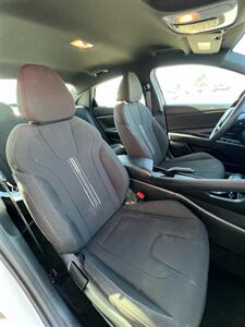 2025 Hyundai ELANTRA SEL Sport   - Photo 11 - Macomb, IL 61455