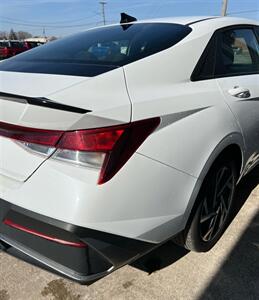 2025 Hyundai ELANTRA SEL Sport   - Photo 8 - Macomb, IL 61455