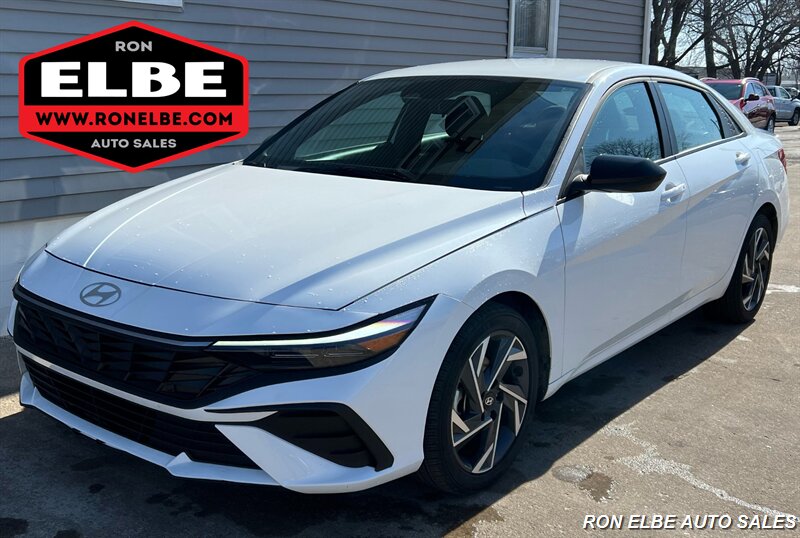 2025 Hyundai ELANTRA SEL Sport   - Photo 1 - Macomb, IL 61455