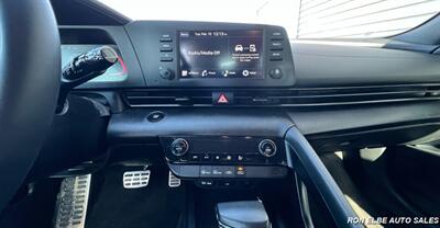 2025 Hyundai ELANTRA SEL Sport   - Photo 16 - Macomb, IL 61455