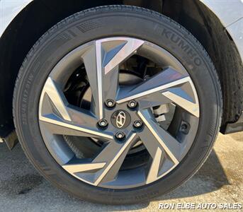 2025 Hyundai ELANTRA SEL Sport   - Photo 4 - Macomb, IL 61455