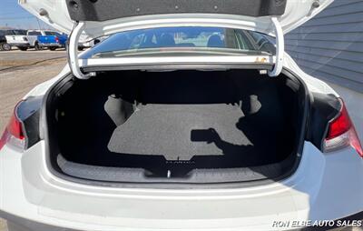 2025 Hyundai ELANTRA SEL Sport   - Photo 13 - Macomb, IL 61455