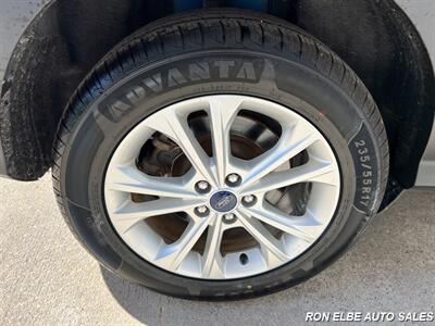 2017 Ford Escape SE - Photo 13 - Macomb, IL 61455