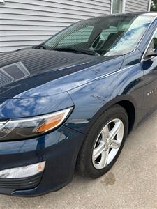 2022 Chevrolet Malibu LT   - Photo 5 - Macomb, IL 61455