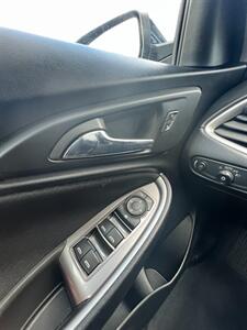 2022 Chevrolet Malibu LT   - Photo 17 - Macomb, IL 61455