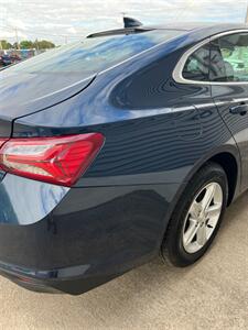 2022 Chevrolet Malibu LT   - Photo 8 - Macomb, IL 61455