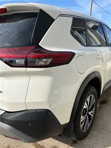 2023 Nissan Rogue SV   - Photo 8 - Macomb, IL 61455