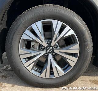 2023 Nissan Rogue SV   - Photo 4 - Macomb, IL 61455