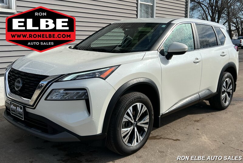 2023 Nissan Rogue SV   - Photo 1 - Macomb, IL 61455