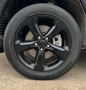 2023 Jeep Grand Cherokee L Laredo   - Photo 4 - Macomb, IL 61455