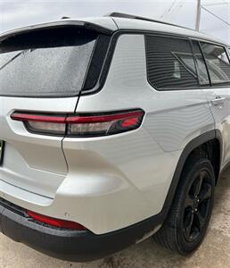 2023 Jeep Grand Cherokee L Laredo   - Photo 8 - Macomb, IL 61455