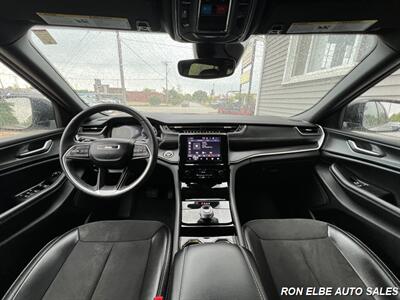 2023 Jeep Grand Cherokee L Laredo   - Photo 18 - Macomb, IL 61455