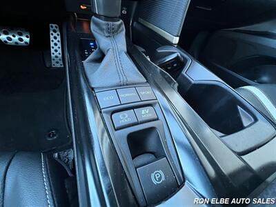 2025 Toyota Camry SE   - Photo 17 - Macomb, IL 61455