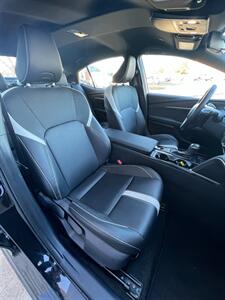 2025 Toyota Camry SE   - Photo 11 - Macomb, IL 61455