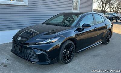 2025 Toyota Camry SE   - Photo 2 - Macomb, IL 61455