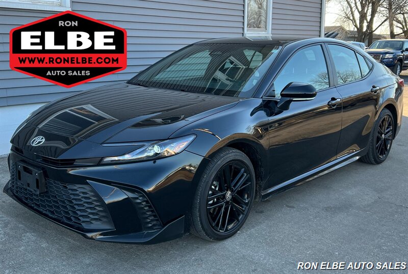 2025 Toyota Camry SE   - Photo 1 - Macomb, IL 61455