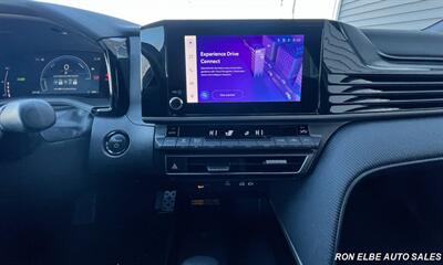 2025 Toyota Camry SE   - Photo 16 - Macomb, IL 61455