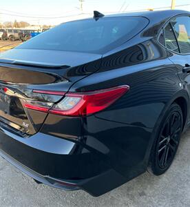 2025 Toyota Camry SE   - Photo 8 - Macomb, IL 61455