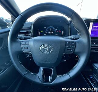 2025 Toyota Camry SE   - Photo 14 - Macomb, IL 61455