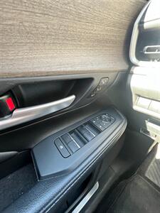 2024 Toyota Grand Highlander Limited   - Photo 17 - Macomb, IL 61455