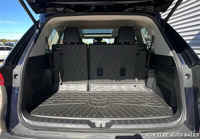 2024 Toyota Grand Highlander Limited   - Photo 13 - Macomb, IL 61455