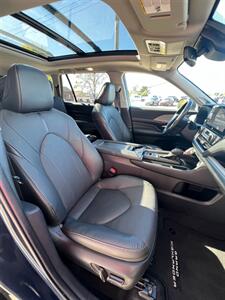 2024 Toyota Grand Highlander Limited   - Photo 10 - Macomb, IL 61455