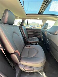 2024 Toyota Grand Highlander Limited   - Photo 11 - Macomb, IL 61455
