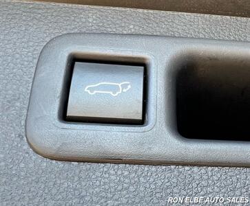 2023 Toyota Highlander XLE   - Photo 16 - Macomb, IL 61455