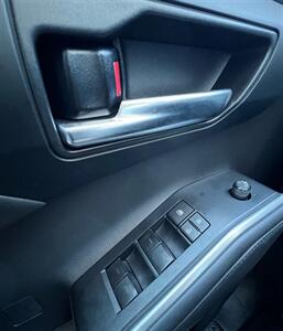 2023 Toyota Highlander XLE   - Photo 19 - Macomb, IL 61455