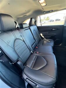 2023 Toyota Highlander XLE   - Photo 12 - Macomb, IL 61455