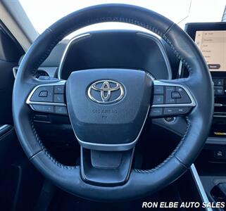 2023 Toyota Highlander XLE   - Photo 18 - Macomb, IL 61455