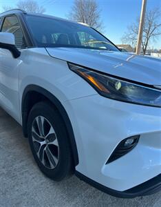 2023 Toyota Highlander XLE   - Photo 7 - Macomb, IL 61455