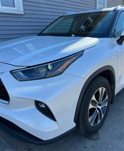 2023 Toyota Highlander XLE   - Photo 5 - Macomb, IL 61455