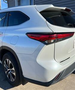 2023 Toyota Highlander XLE   - Photo 10 - Macomb, IL 61455