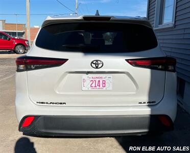 2023 Toyota Highlander XLE   - Photo 9 - Macomb, IL 61455