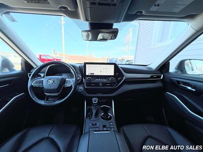 2023 Toyota Highlander XLE   - Photo 17 - Macomb, IL 61455
