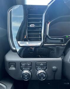 2023 GMC Sierra 1500 SLE - Photo 19 - Macomb, IL 61455