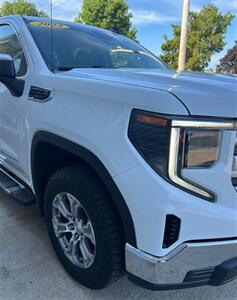 2023 GMC Sierra 1500 SLE - Photo 7 - Macomb, IL 61455