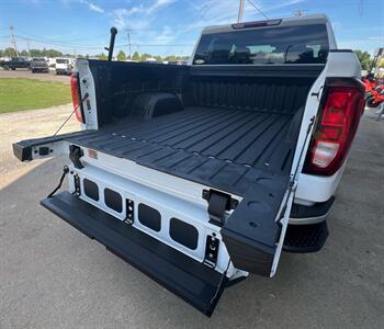 2023 GMC Sierra 1500 SLE - Photo 24 - Macomb, IL 61455