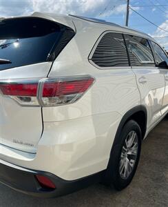 2015 Toyota Highlander XLE   - Photo 8 - Macomb, IL 61455