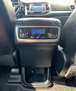 2015 Toyota Highlander XLE   - Photo 16 - Macomb, IL 61455