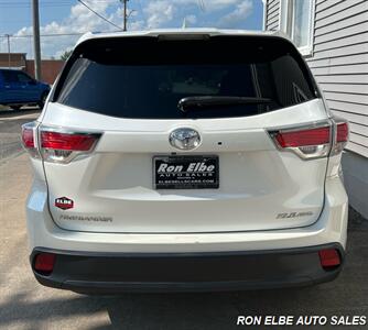 2015 Toyota Highlander XLE   - Photo 9 - Macomb, IL 61455