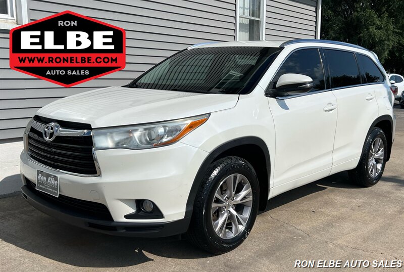 2015 Toyota Highlander XLE - Photo 1 - Macomb, IL 61455