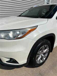 2015 Toyota Highlander XLE   - Photo 5 - Macomb, IL 61455