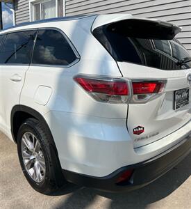 2015 Toyota Highlander XLE   - Photo 10 - Macomb, IL 61455
